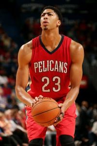 Anthony Davis realizando un tiro libre